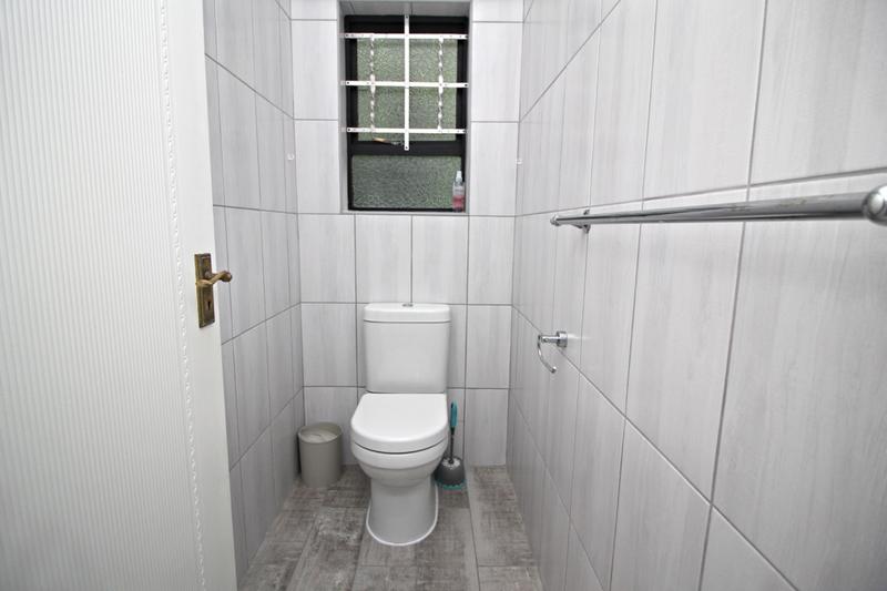 5 Bedroom Property for Sale in Fraaiuitsig Western Cape